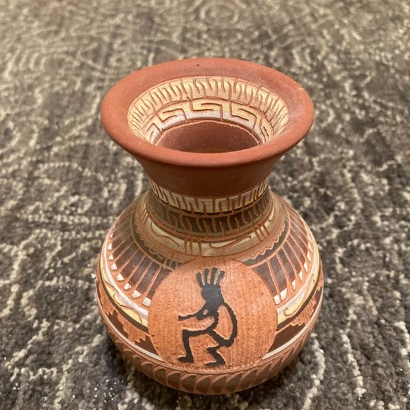 Signed pottery piece - Picture 2 of 5